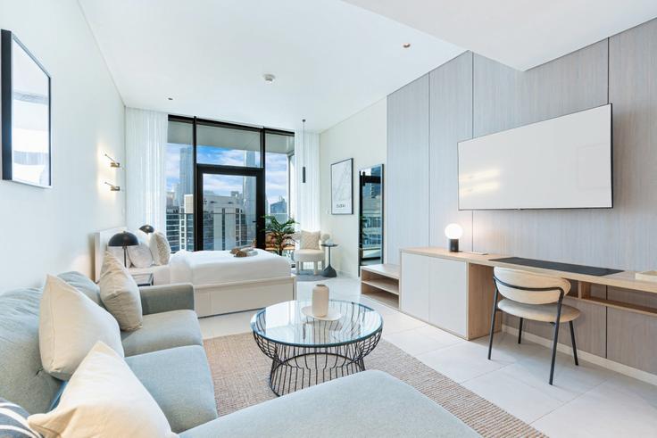 Elegant gestaltetes Wohnzimmer mit moderner Einrichtung in einer Wohnung im Building Marasi Drive - ocleyhomes-hostaway - 1047306 - DXB in Business Bay, Dubai