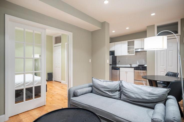 Manhattan, New York에 위치한 Building East 2nd Street - ojh - 1501491 유닛의 세련된 인테리어가 돋보이는 거실