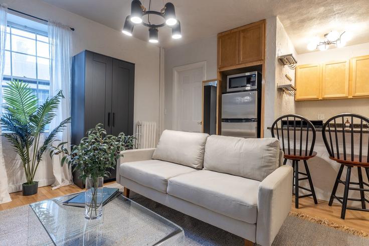 Building Phillips Street - ojh - 1501488 adresindeki bir dairede modern mobilyalarla zarif bir şekilde tasarlanmış oturma odası Boston, Boston