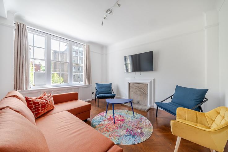 Elegant gestaltetes Wohnzimmer mit moderner Einrichtung in einer Wohnung im Building Queensway - okholidays - 1525095 in City of Westminster, London