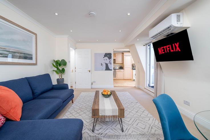 Elegantly designed living room with modern furnishings in an apartment at Building Battersea Park Road - omega-rentals - 1574685 in London Borough of Wandsworth, London
