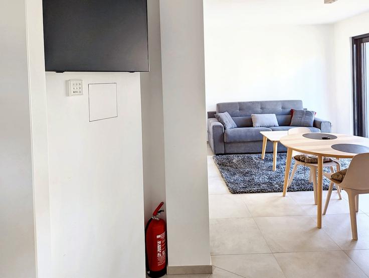 Sala de estar elegantemente projetada com móveis modernos em um apartamento no Building Rue de Rollingergrund - omlu-sarl - 1342606 em Luxembourg, Luxembourg