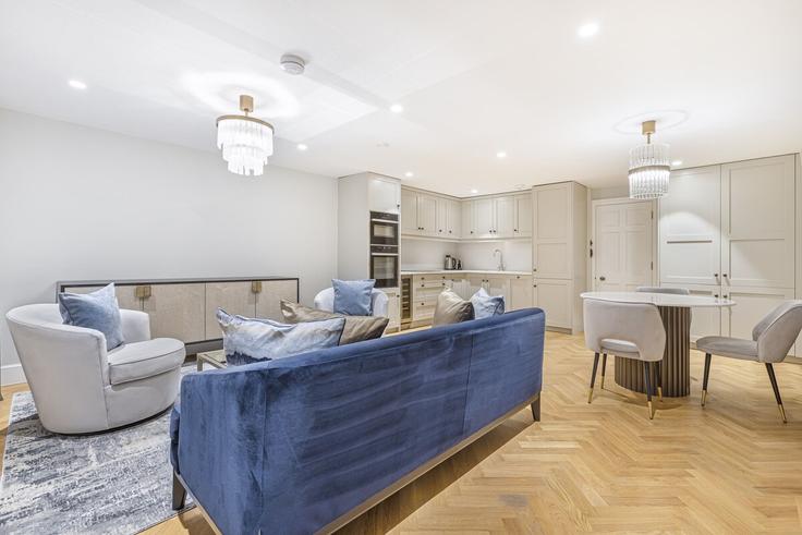 Elegante sala de estar con mobiliario moderno en un apartamento en Building Wimpole Street - on-property-management - 1226735 - LON en City of Westminster, London