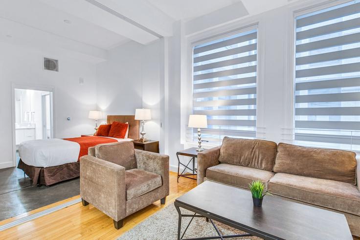Building South Spring Street - one-lux-stay-1 - 1685846 adresindeki bir dairede modern mobilyalarla zarif bir şekilde tasarlanmış oturma odası Los Angeles, Los Angeles