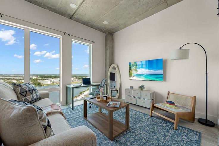 Tampa, Tampa에 위치한 Building North 12th Street - one-stone-property-group-indy - 1313902 - TPA 유닛의 세련된 인테리어가 돋보이는 거실