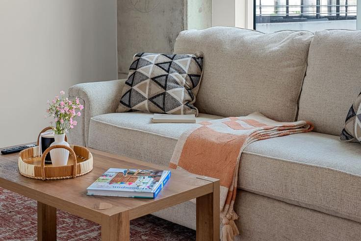 Salle de séjour élégante avec mobilier moderne dans un appartement à Building North 12th Street - one-stone-tampa - 1312526 - TPA à Tampa, Tampa