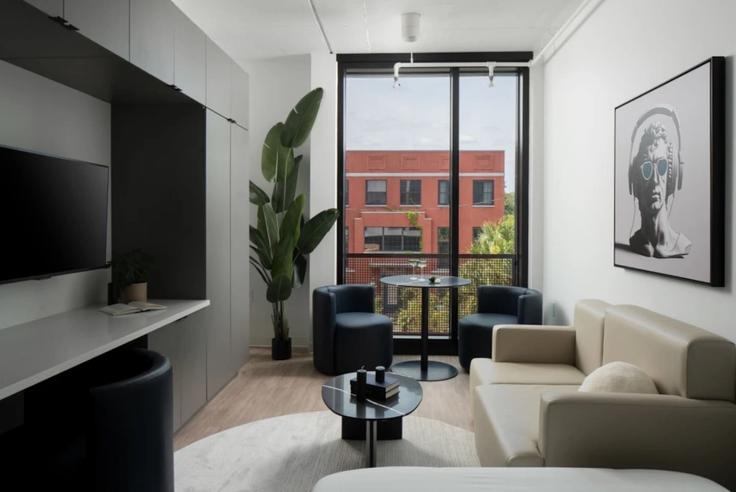 Building North 17th Street - one-stone-tampa - 1312539 - TPA adresindeki bir dairede modern mobilyalarla zarif bir şekilde tasarlanmış oturma odası Tampa, Tampa Building North 17th Street - one-stone-tampa - 1312539 - TPA adresindeki bir dairede modern mobilyalarla zarif bir şekilde tasarlanmış oturma odası Tampa, Tampa