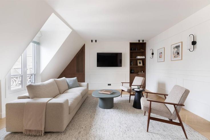 Paris 8th arrondissementのBuilding Rue de Miromesnil - onefinestay - 1331973のアパートメントにある、モダンな家具を備えたエレガントなデザインのリビングルーム