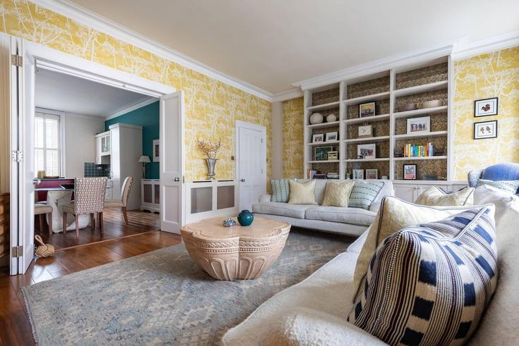 Royal Borough of Kensington and Chelsea, London에 위치한 Building Stafford Terrace - onefinestay - 1308897 - LON 아파트의 세련된 인테리어가 돋보이는 거실