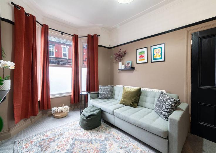 Liverpool LiverpoolのBuilding Newcastle Road - orangerentals - 1467260のアパートメントにある、モダンな家具を備えたエレガントなデザインのリビングルーム