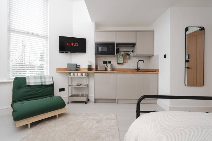 Liverpool LiverpoolのBuilding Newsham Drive - orangerentals - 1467270のアパートメントにある、モダンな家具を備えたエレガントなデザインのリビングルーム