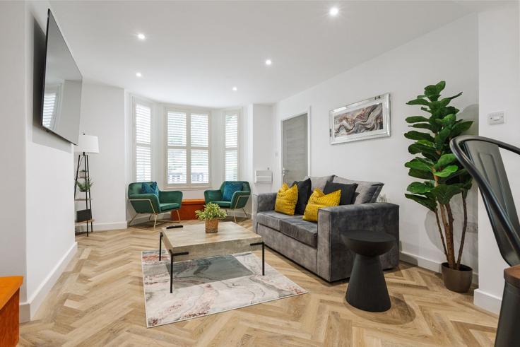 Building Chester Road - orangerentals - 1467245 adresindeki bir dairede modern mobilyalarla zarif bir şekilde tasarlanmış oturma odası Warrington, Warrington