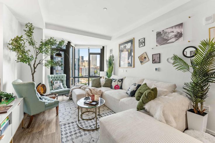 Salle de séjour élégante avec mobilier moderne dans un appartement à Building Harrison Avenue - orchidgroup - 1272547 - BOS à Boston, Boston