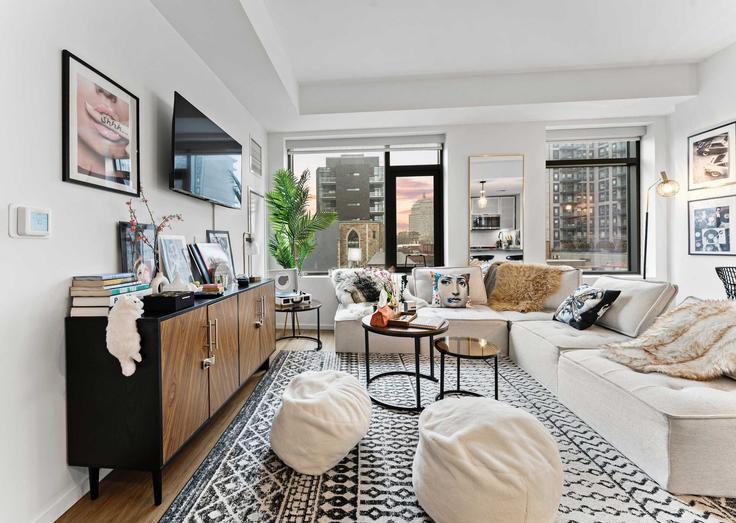 Salle de séjour élégante avec mobilier moderne dans un appartement à Building Harrison Avenue - orchidgroup - 1272549 - BOS à Boston, Boston