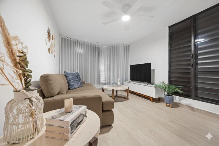 Elegant gestaltetes Wohnzimmer mit moderner Einrichtung in einer Wohnung im Building Calle Elena - otium-property-management-llc - 1532161 in Santurce, San Juan Elegant gestaltetes Wohnzimmer mit moderner Einrichtung in einer Wohnung im Building Calle Elena - otium-property-management-llc - 1532161 in Santurce, San Juan