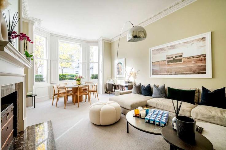 Royal Borough of Kensington and Chelsea, London에 위치한 Building Brunswick Gardens - outofoffice - 1036737 유닛의 세련된 인테리어가 돋보이는 거실