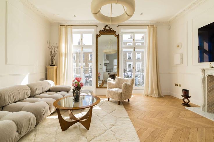 Salle de séjour élégante avec mobilier moderne dans un appartement à Building Princess Road - outofoffice - 1523490 à London Borough of Camden, London