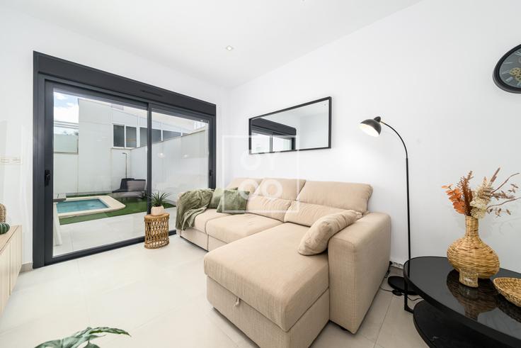 Elegant gestaltetes Wohnzimmer mit moderner Einrichtung in einer Wohnung im Building Calle Antonio Godoy - oyoostays - 1521947 in Pilar de la Horadada, Pilar de la Horadada Elegant gestaltetes Wohnzimmer mit moderner Einrichtung in einer Wohnung im Building Calle Antonio Godoy - oyoostays - 1521947 in Pilar de la Horadada, Pilar de la Horadada