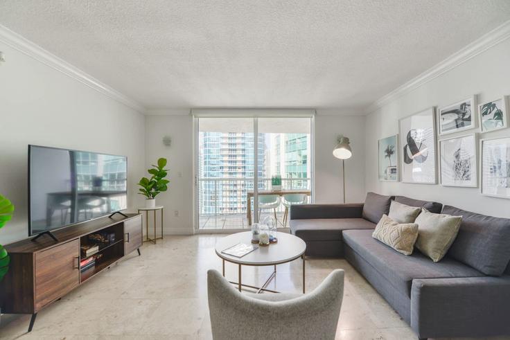 Miami, Miami 소재 Building Brickell Bay Drive - palermo-home-rentals-llc - 1328098 유닛에 마련된, 현대적인 가구로 꾸며진 우아한 디자인의 거실