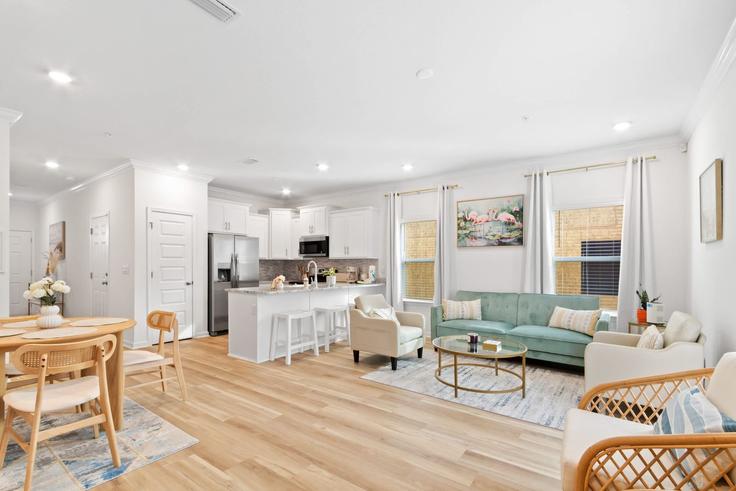 Building Lost Bay Drive - palmaway - 1541223 adresindeki bir dairede modern mobilyalarla zarif bir şekilde tasarlanmış oturma odası Orange Beach, Orange Beach
