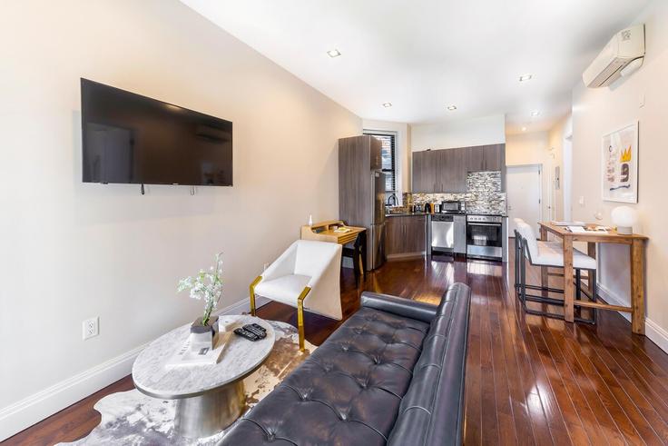 Manhattan, New York에 위치한 Building East 59th Street - paradisesuites - 1051323 유닛의 세련된 인테리어가 돋보이는 거실