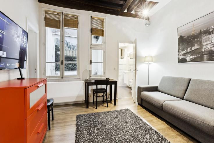 Sala de estar elegantemente projetada com móveis modernos em um apartamento no Building Rue d'Aboukir - paris-appartements-services - 1523237 em 2nd arrondissement, Paris