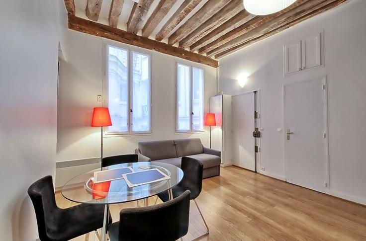 Elegant gestaltetes Wohnzimmer mit moderner Einrichtung in einer Wohnung im Building Rue d'Argout - paris-appartements-services - 1564038 in 2nd arrondissement, Paris Elegant gestaltetes Wohnzimmer mit moderner Einrichtung in einer Wohnung im Building Rue d'Argout - paris-appartements-services - 1564038 in 2nd arrondissement, Paris