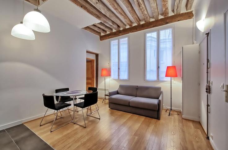 Salle de séjour élégante avec mobilier moderne dans un appartement à Building Rue d'Argout - paris-appartements-services - 1564038 à 2nd arrondissement, Paris Salle de séjour élégante avec mobilier moderne dans un appartement à Building Rue d'Argout - paris-appartements-services - 1564038 à 2nd arrondissement, Paris