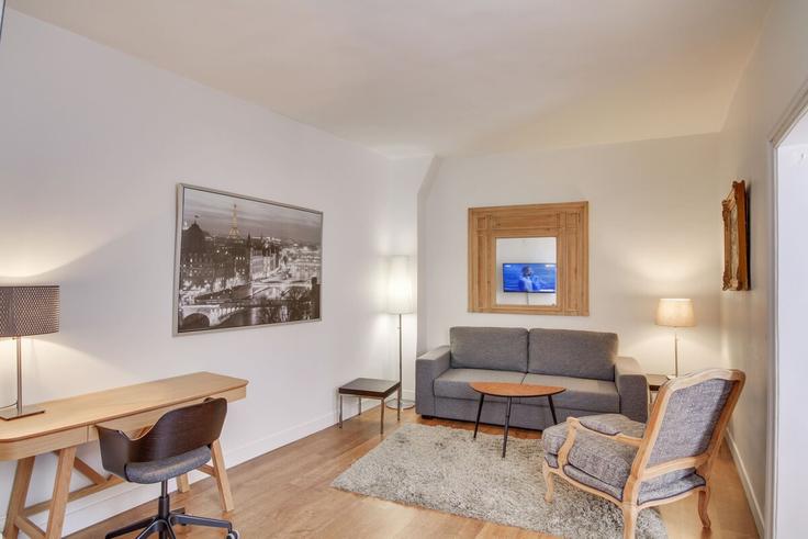 Elegante sala de estar con mobiliario moderno en un apartamento en Building Rue du Louvre - paris-appartements-services - 1523247 en 1st arrondissement, Paris