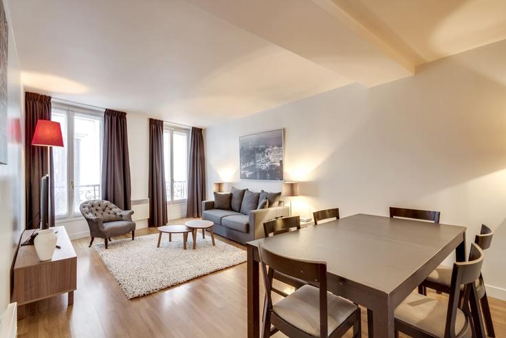 Salle de séjour élégante avec mobilier moderne dans un appartement à Building Rue du Mail - paris-appartements-services - 1523245 à 2nd arrondissement, Paris