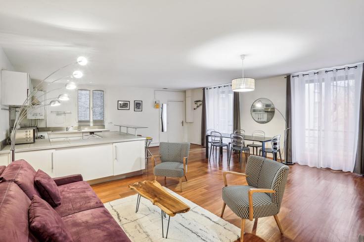 Sala de estar elegantemente projetada com móveis modernos em um apartamento no Building Rue Réaumur - paris-appartements-services - 1523244 em 2nd arrondissement, Paris