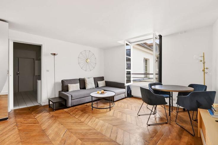 Building Rue du Temple - paris-conciergerie - 1492778 adresindeki bir dairede modern mobilyalarla zarif bir şekilde tasarlanmış oturma odası 3rd arrondissement, Paris Building Rue du Temple - paris-conciergerie - 1492778 adresindeki bir dairede modern mobilyalarla zarif bir şekilde tasarlanmış oturma odası 3rd arrondissement, Paris