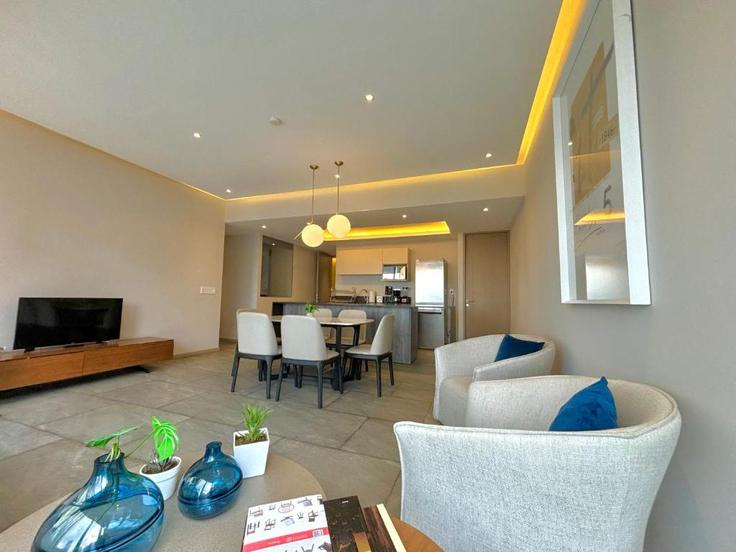 Elegant gestaltetes Wohnzimmer mit moderner Einrichtung in einer Wohnung im Building Avenida Santa Fe - park-life-paradox - 1476007 in Mexico City, Mexico City Elegant gestaltetes Wohnzimmer mit moderner Einrichtung in einer Wohnung im Building Avenida Santa Fe - park-life-paradox - 1476007 in Mexico City, Mexico City