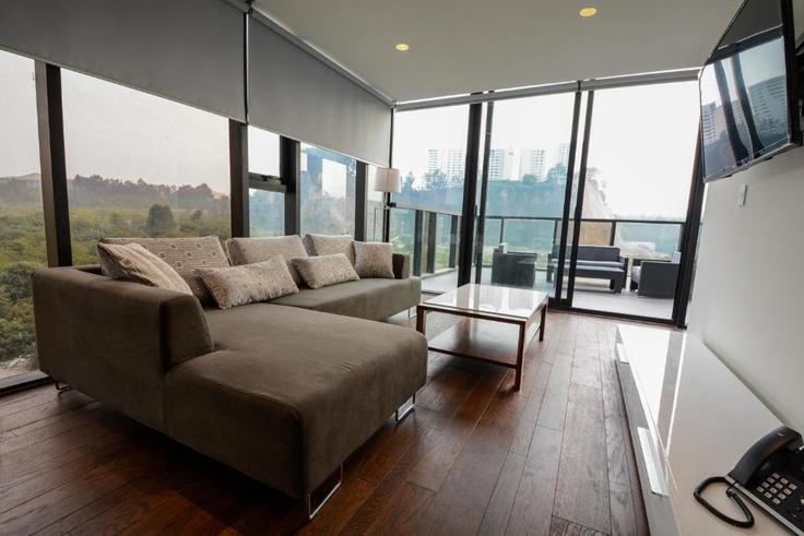 Elegante sala de estar con mobiliario moderno en un apartamento en Building Avenida Santa Fe - park-life-santa-fe-siroco - 1470301 en Mexico City, Mexico City