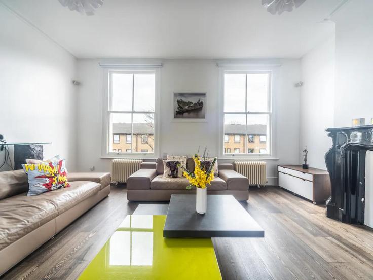 Elegante sala de estar con mobiliario moderno en un apartamento en Building Walterton Road - passthekeyss - 1233784 - LON en City of Westminster, London