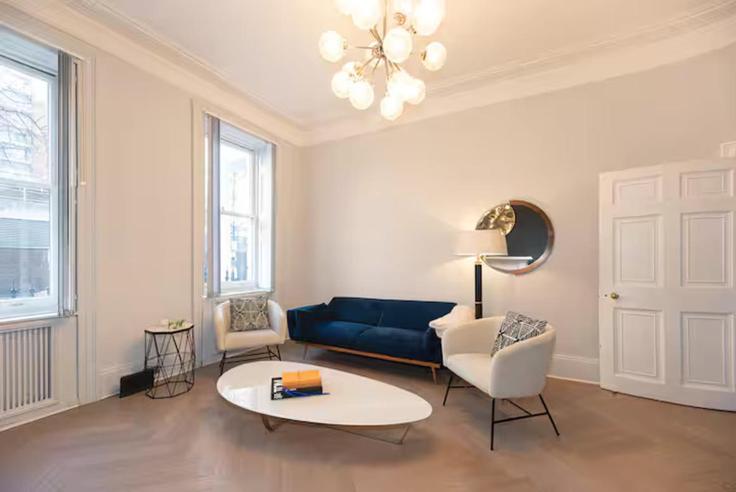 Elegant gestaltetes Wohnzimmer mit moderner Einrichtung in einer Wohnung im Building Montagu Street - passthekeyss - 1353941 in City of Westminster, London Elegant gestaltetes Wohnzimmer mit moderner Einrichtung in einer Wohnung im Building Montagu Street - passthekeyss - 1353941 in City of Westminster, London