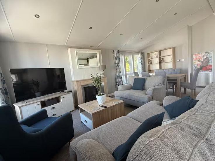 Elegante sala de estar con mobiliario moderno en un apartamento en Building The Parade - passthekeyss - 1320246 en Folkestone & Hythe District, New Romney