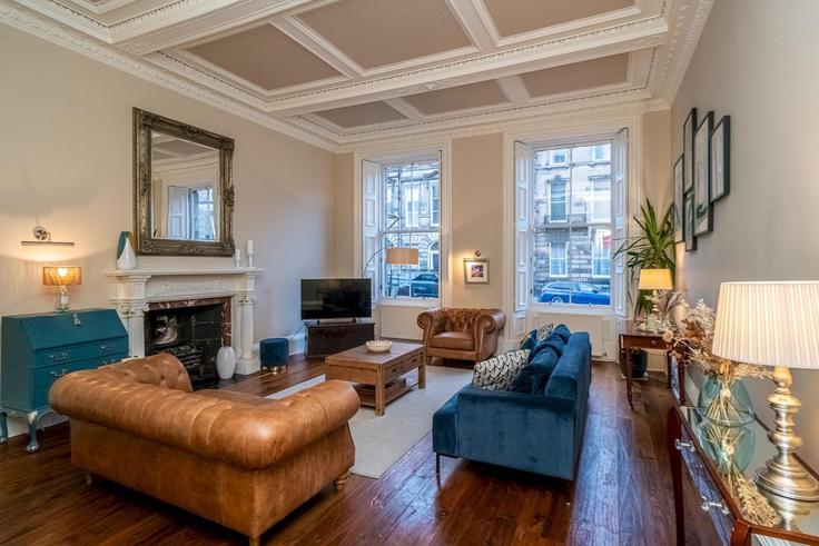 Salle de séjour élégante avec mobilier moderne dans un appartement à Building Chester Street - passthekeyss - 1371904 à West End, Edinburgh Salle de séjour élégante avec mobilier moderne dans un appartement à Building Chester Street - passthekeyss - 1371904 à West End, Edinburgh