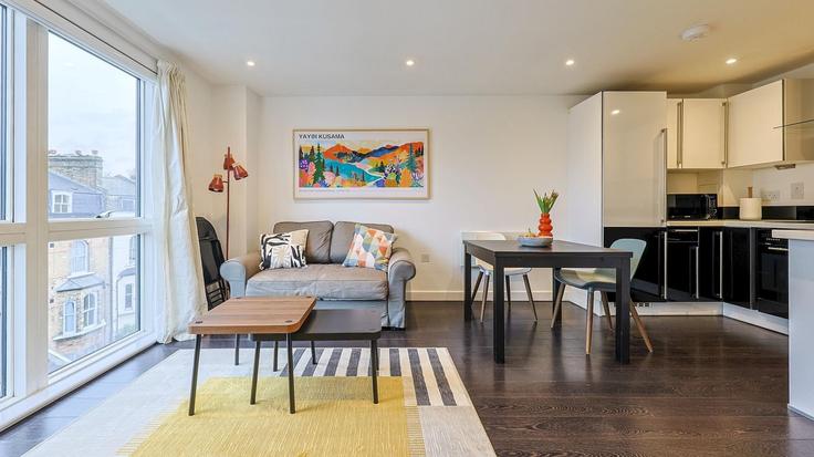Elegante sala de estar con mobiliario moderno en un apartamento en Building Bellefields Road - passthekeyss - 1403866 en London Borough of Lambeth, London