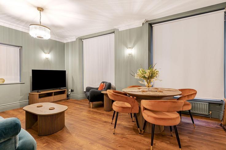 Elegantly designed living room with modern furnishings in an apartment at Building Gloucester Place - passthekeyss - 1373843 in City of Westminster, London