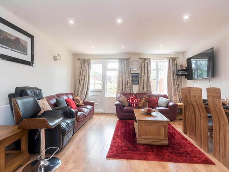 Salle de séjour élégante avec mobilier moderne dans un appartement à Building Whernside Close - passthekeyss - 1235373 - LON à London Borough of Bexley, London Salle de séjour élégante avec mobilier moderne dans un appartement à Building Whernside Close - passthekeyss - 1235373 - LON à London Borough of Bexley, London