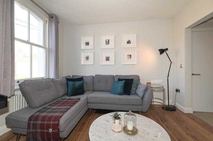 London London Borough of SouthwarkのBuilding Reverdy Road - passthekeyss - 1371905のアパートメントにある、モダンな家具を備えたエレガントなデザインのリビングルーム