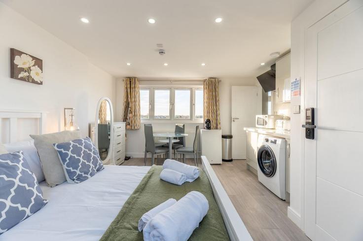 Epsom and Ewell District, Epsom에 위치한 Building Kingston Road - passthekeyss - 1391413 유닛의 세련된 인테리어가 돋보이는 거실