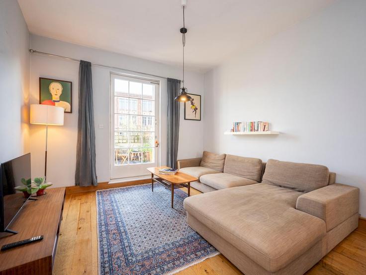 London London Borough of IslingtonのBuilding Essex Road - passthekeyss - 1255266 - LONのアパートメントにある、モダンな家具を備えたエレガントなデザインのリビングルーム