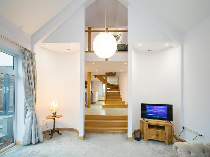 Shrewsbury ShrewsburyのBuilding The Green - passthekeyss - 1334542のアパートメントにある、モダンな家具を備えたエレガントなデザインのリビングルーム