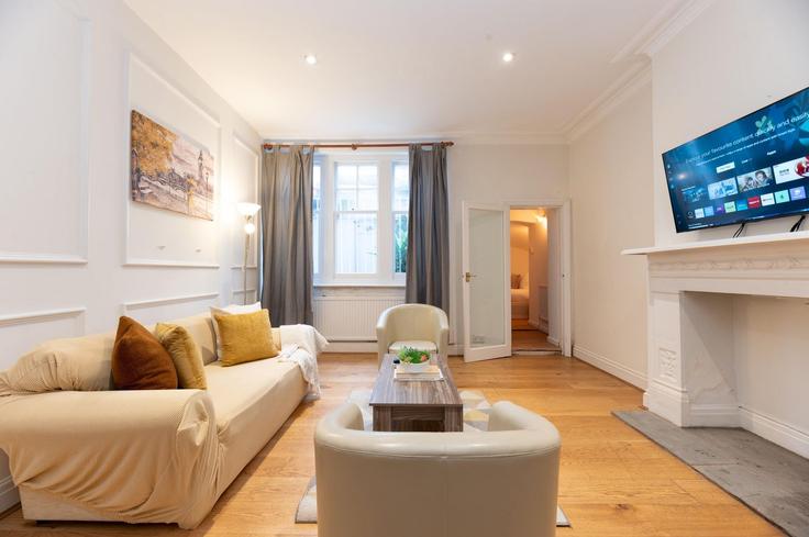 London Borough of Hammersmith and Fulham, London에 위치한 Building Challoner Street - passthekeyss - 1390016 유닛의 세련된 인테리어가 돋보이는 거실