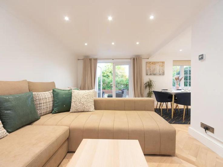 Salle de séjour élégante avec mobilier moderne dans un appartement à Building Hemmings Close - passthekeyss - 1235368 - LON à London Borough of Bexley, Sidcup Salle de séjour élégante avec mobilier moderne dans un appartement à Building Hemmings Close - passthekeyss - 1235368 - LON à London Borough of Bexley, Sidcup