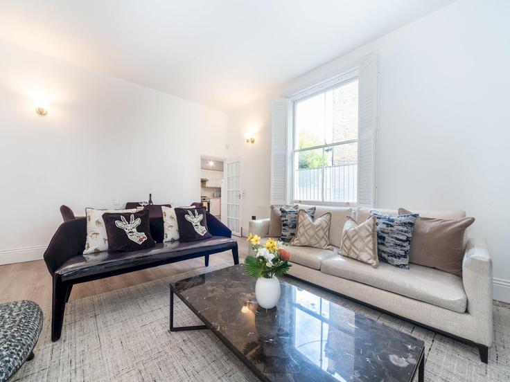 Elegantly designed living room with modern furnishings in an apartment at Building Marylands Road - passthekeyss - 1233771 - LON in City of Westminster, London Elegantly designed living room with modern furnishings in an apartment at Building Marylands Road - passthekeyss - 1233771 - LON in City of Westminster, London
