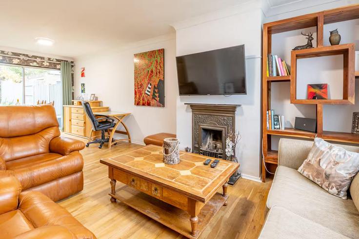 Elegante sala de estar con mobiliario moderno en un apartamento en Building Gilmore Way - passthekeyss - 1337969 en Chelmsford, Chelmsford