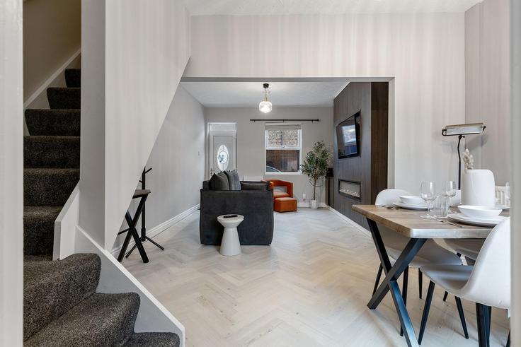 Building Carleton Street - passthekeyss - 1060029 - LON adresindeki bir dairede modern mobilyalarla zarif bir şekilde tasarlanmış oturma odası York, York